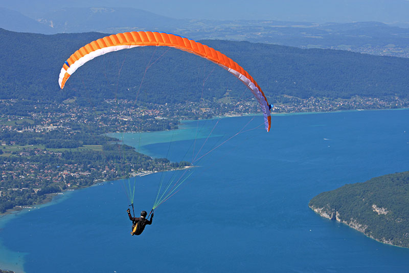 parapente col de la forclaz annecy batèmes rose du lac location appartement annecy france